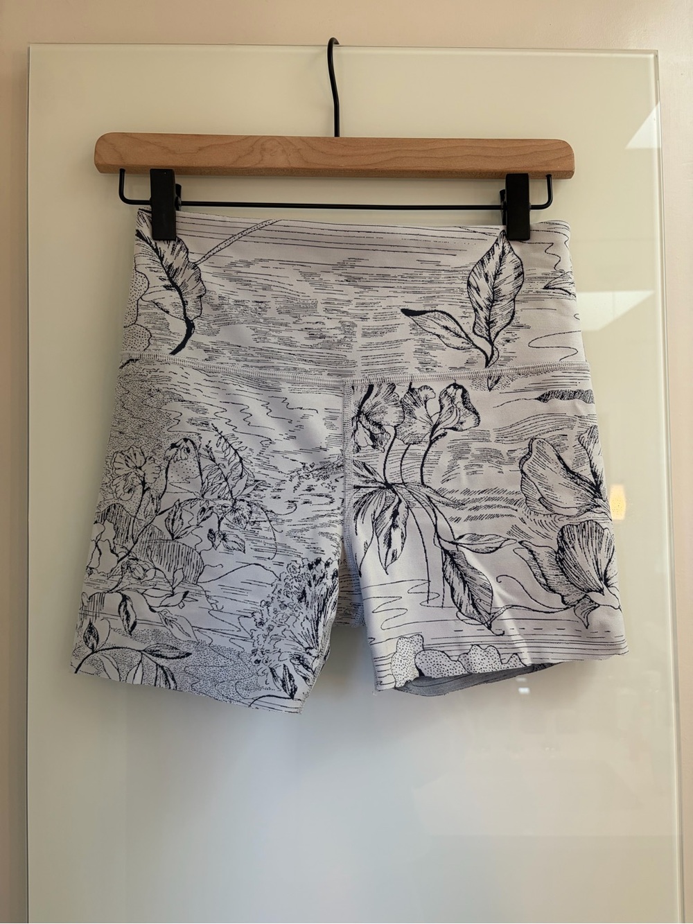 Athleta Salutation 2.5” Bike Shorts